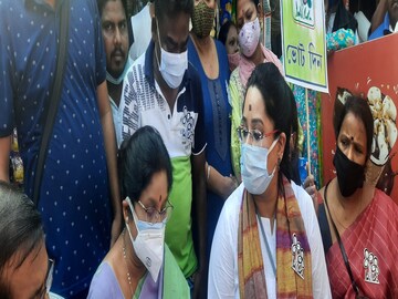 রাজনীতির পাঠশালায় পূজা, ট্রেনিং থেকে ভোট প্রচারে ছায়াসঙ্গী মন্ত্রী মা শশী পাঁজা!