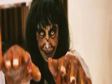 'পেত্নী'র মতো বউ সেজে সবাইকে চমকাচ্ছেন বলিউড নায়িকা! চিনতে পারছেন ইনি কে?