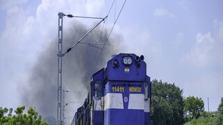 আর কোনও স্পেশ্যাল ট্রেন নয়, পুরনো ভাড়াতেই ফিরছে রেল! মন্ত্রকের বড় সিদ্ধান্ত জানুন