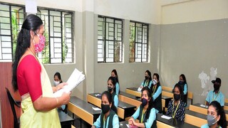 করোনাকালে ২০ মাস পরে খুলছে স্কুল, পড়ুয়াদের ইউনিফর্ম-জুতোর মাপ নিয়ে সমস্যায় অভিভাবকেরা! করোনাকালে ২০ মাস পরে খুলছে স্কুল, পড়ুয়াদের ইউনিফর্ম-জুতোর মাপ নিয়ে সমস্যায় অভিভাবকেরা!