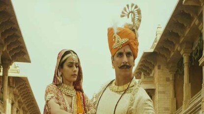 ৫৪ বছরের নায়ক রোম্যান্স করছে ২৪-এর নায়িকার সঙ্গে! 'পৃথ্বীরাজ' নিয়ে চরম ট্রোলড অক্ষয় কুমার
৫৪ বছরের নায়ক রোম্যান্স করছে ২৪-এর নায়িকার সঙ্গে! 'পৃথ্বীরাজ' নিয়ে চরম ট্রোলড অক্ষয় কুমার