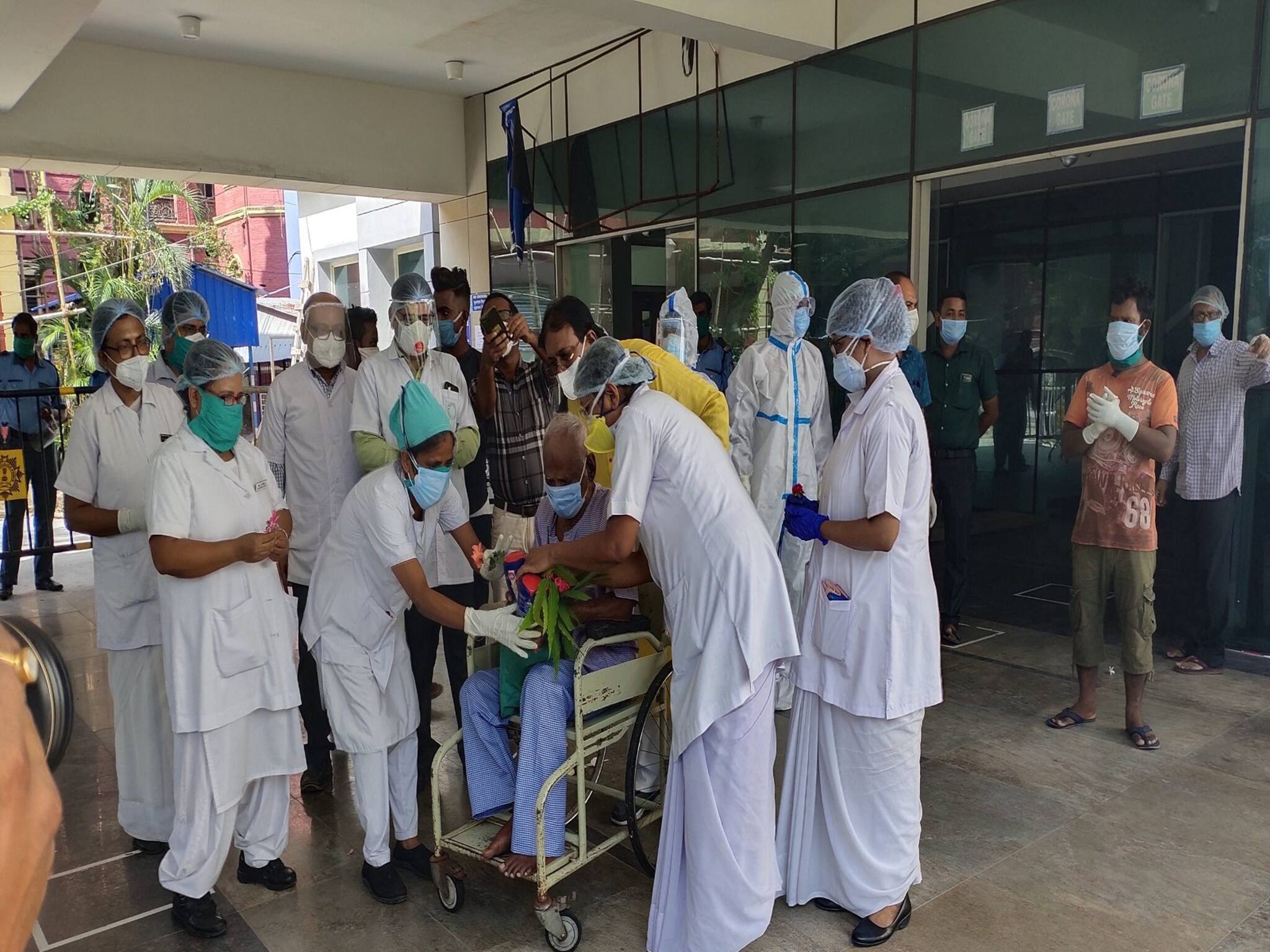 West Bengal Coronavirus Update: রাজ্যে করোনার দাপট অব্যাহত, কলকাতায় ফের একদিনে আক্রান্ত ২০০ পার!