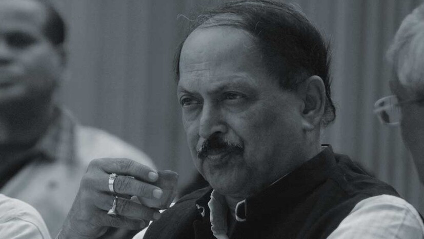 বিরোধীদের সঙ্গেও অত্যন্ত সুসম্পর্ক ছিল সুব্রত মুখোপাধ্যায়ের। তিনি মেয়র পদে থাকাকালীন সিপিএমের কাউন্সিলররা অবাধে তাঁর ঘরে যাতায়াত করতেন। এক ডাক 'সুব্রত দা' যেন সরিয়ে দিত দলাদলির সব হিসেবে নিকেশ। বিরোধী কাউন্সিলরদের সঙ্গে গল্প করতেন, সময় কাটাতেন তিনি নির্দ্বিধায়। বিরোধী কাউন্সিলরদের সমস্ত কথা শুনতেন এবং প্রয়োজনীয় পদক্ষেপ নিতেন। রাজনীতি ও প্রশাসনকে কখনও মিশিয়ে ফেলেননি এই ডাকসাইটে রাজনীতিবিদ।