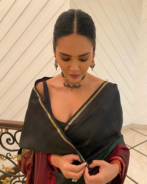 ট্র্যাডিশন্যাল শাড়িতে আরও সুন্দর লাগছে এষা গুপ্তাকে ৷ (ছবি সৌজন্যে ইনস্টাগ্রাম) ৷