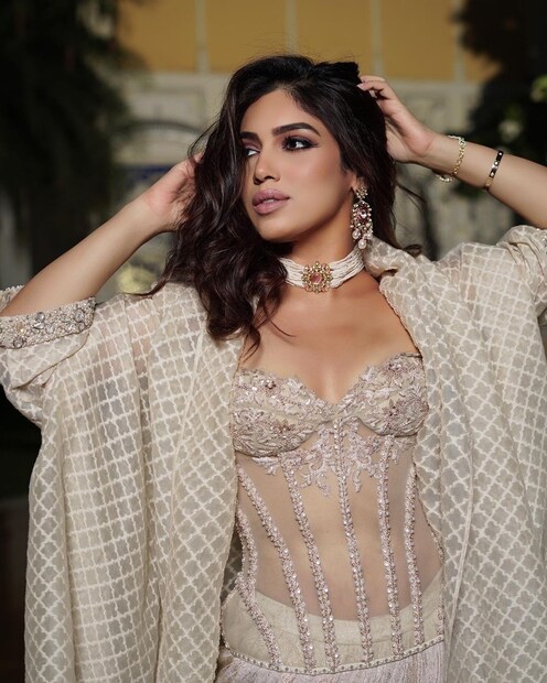 মোহময়ী সাজে ছকভাঙা ভূমি পেডনেকর। 