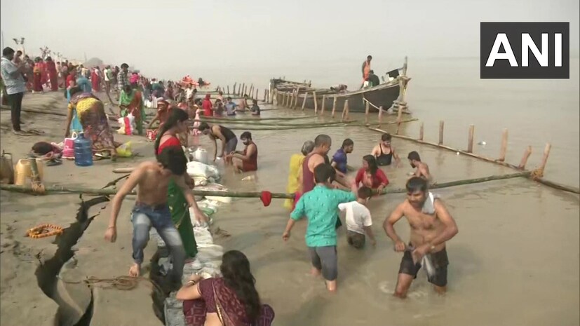 *উল্লেখ্য, যমুনায় অ্যামোনিয়ার মাত্রা বৃদ্ধি পাওয়ায় শনিবার সন্ধ্যা থেকে দিল্লির জল সরবরাহ ব্যাহত। দিল্লির সামগ্রিক বায়ুর মান 'গুরুতর'। 