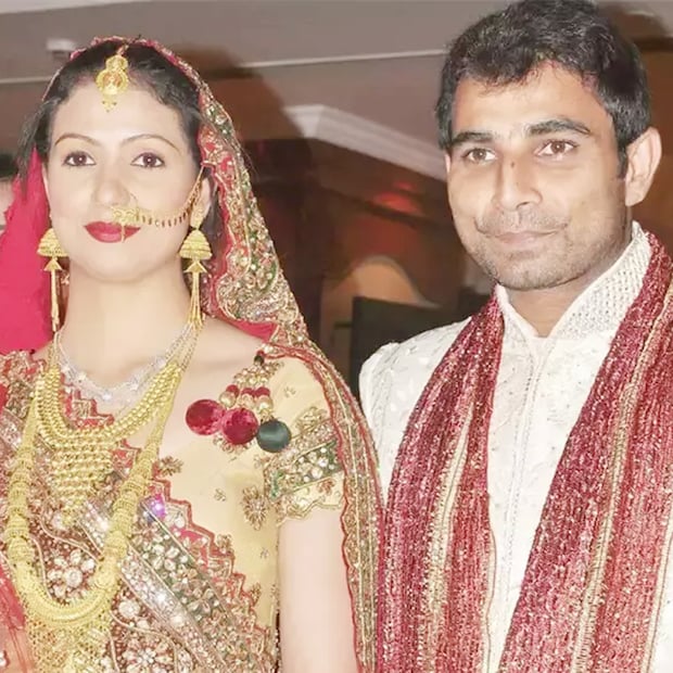 মহম্মদ শামি ও হাসিন জাহান ২০১৪ সালের ৬ জুনে বিয়ে করেছিলেন ৷ কলকাতার বাসিন্দা হাসিন জাহান মডেলিং ছাড়াও আইপিএল দলে চিয়ার লিডার হিসাবে কাজ করেছেন ৷ সেই সময়েই দুটজনের দেখা সাক্ষাৎ হয় ৷ তারপরেই প্রমপর্ব, বাড়ির অমতে হাসিনকে বিয়ে করেন মহম্মদ শামি ৷ ২০১৮ সাল থেকেই দু'জনের মধ্যে নানান রকমের বিবাদ ৷ ছবি সৌজন্যে ট্যুইটার ৷