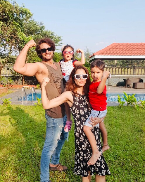 সৌরভ রাজ ও ঋদ্ধিমার যমজ সন্তান হৃষিকা ও ঋষভ। 