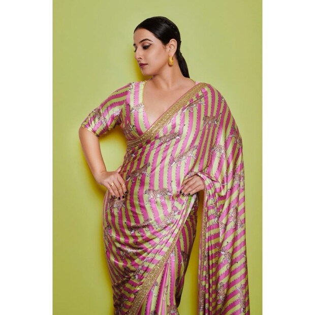 গোলাপি ও সাদা স্ট্রাইপ শাড়িতে বিদ্যার ছবি ভাইরাল।   