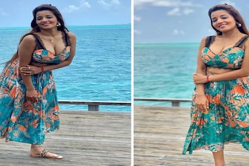 Monalisa 39-এও আগুন ঝরাচ্ছেন! সমুদ্রের নীল জলে উথলে পড়ছে ভরা যৌবন! Hot ছবি Monalisa 39-এও আগুন ঝরাচ্ছেন! সমুদ্রের নীল জলে উথলে পড়ছে ভরা যৌবন! Hot ছবি