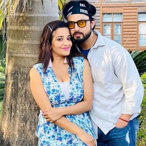 মোনালিসা ও বিক্রান্ত ভোজপুরী ছবি অত্যন্ত জনপ্রিয় জুটি ৷ মোনালিসা নিজেকে অত্যন্ত সৌভাগ্যবতী বলে মনে করেন কেননা তিনি বিক্রান্তের মত স্বামী পেয়েছেন ৷ এই কথা অভিনেত্রী একটি সাক্ষাৎকারে জানিয়েছেন ৷ তবে মোনালিসা ও বিক্রান্তের জুটি সবারই পছন্দের ৷