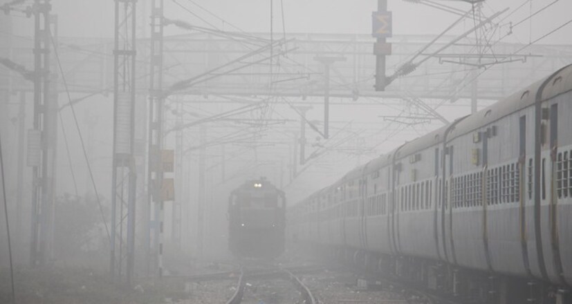 তবে এবার ৪ মাসের জন্য উত্তরবঙ্গের (North Bengal Train) বেশ কয়েকটি দূরপাল্লার ট্রেনকে বাতিল (Train Cancelled) করছে রেল কর্তৃপক্ষ  (Indian Railway)। জানা গিয়েছে, কুয়াশার কারণেই নাকি ট্রেনগুলি বাতিল করা হয়েছে। এই আবহে বেজায় চটেছেন জলপাইগুড়ির ব্যবসায়ী সমাজ থেকে সাধারণ মানুষ।