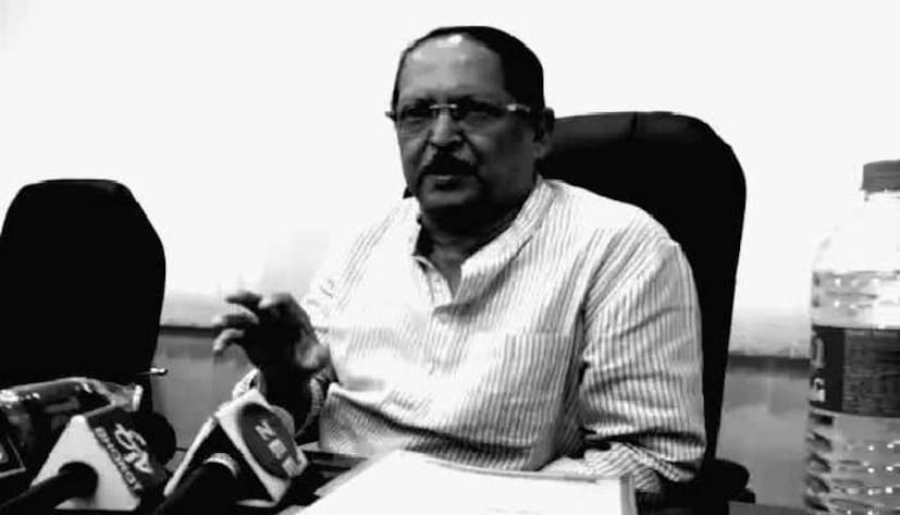 একবার কলকাতা শহরের এক পাঁচতারা হোটেলের বহুদিনের পুরকর বকেয়া ছিল। বকেয়া সেই পুরকর আদায় করার জন্য ওই পাঁচতারা হোটেলের জলের লাইন কেটে দেওয়া হয়েছিল তাঁর নির্দেশে। ক্যামাক স্ট্রিটে এক বহুতল বেসরকারি সংস্থা দীর্ঘদিনের বকেয়া কর জমা না দেওয়ায় তাদের অফিসের সামনে আবর্জনার গাড়ি গিয়ে আবর্জনার স্তুপ ফেলে দিয়ে আসে। পরে বাধ্য হয় সেই সংস্থা বকেয়া পুরকর জমা দিতে। এমন নজিরবিহীন পদক্ষেপ কোনও মেয়র নিয়েছেন কোনওদিন মনে হয় না। এছাড়াও শহরে প্রকাশ্যে মাংস কাটা অর্থাৎ রাস্তার উপর জনসমক্ষে জবাই করা বন্ধ করেছিলেন এই সুব্রত মুখোপাধ্যায়।