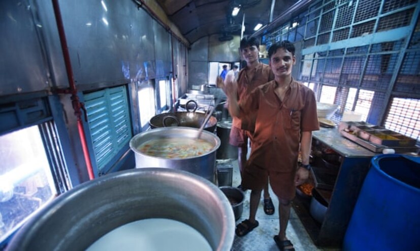 কেবল ট্রেনে ‘সাত্ত্বিক’ খাবার পরিবেশন নয়, IRCTC-র কিচেন, এক্সিকিউটিভ লাউঞ্জ, বাজেট হোটেল, ফুড প্লাজা, ট্রাভেল অ্যান্ড ট্যুর প্যাকেজ, রেল নীড় প্ল্যান্ট-ও শীঘ্রই ‘সাত্ত্বিক’ তকমা পাবে। ‘নিরামিষ-বান্ধব-ভ্রমণ’ সুনিশ্চিত করতেই IRCTC-র এই উদ্যোগ বলে বিবৃতিতে জানিয়েছে সাত্ত্বিক কাউন্সিল অফ ইন্ডিয়া। সাত্ত্বিক ট্রেনে নিরামিষ খাবারের মেনু কার্ড সম্বলিত হ্যান্ডবুকও শীঘ্রই প্রকাশিত হবে IRCTC-র তরফে জানানো হয়েছে।