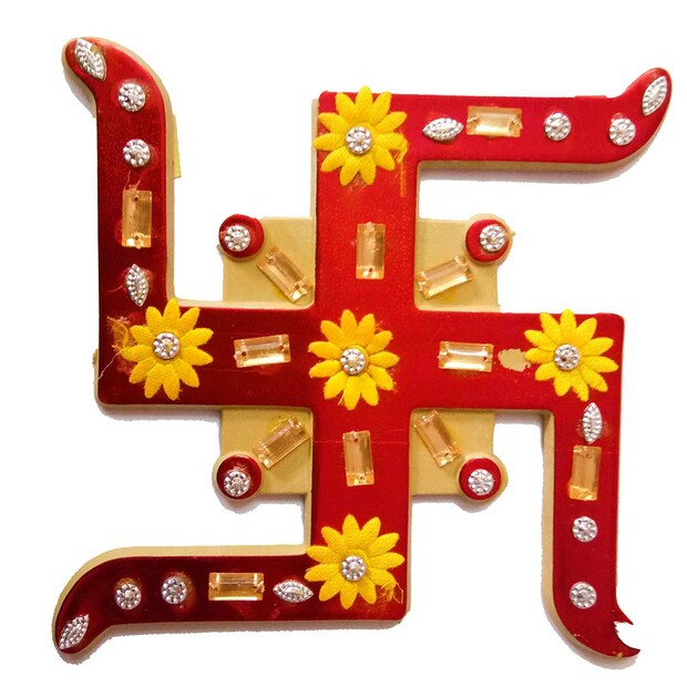স্বস্তিকা বাড়ির মূল দরজায় (Diwali Home Decoration) স্বস্তিক চিহ্ন লাগানোও (Diwali Decoration) খুব শুভ। এই চিহ্ন মা লক্ষ্মীকে খুব খুশি করে বলে বিশ্বাস করা হয়। পিতল, রুপোলি প্লাস্টিক বা কাগজের তৈরি স্বস্তিক চিহ্ন নিজের বাড়ির দরজার সামনে রাখতে পারি আমরা। বিশ্বাস করা হয় যে প্রতীকটি ঘর থেকে সমস্ত নেতিবাচক বা নেগেটিভ শক্তি দূর করে।