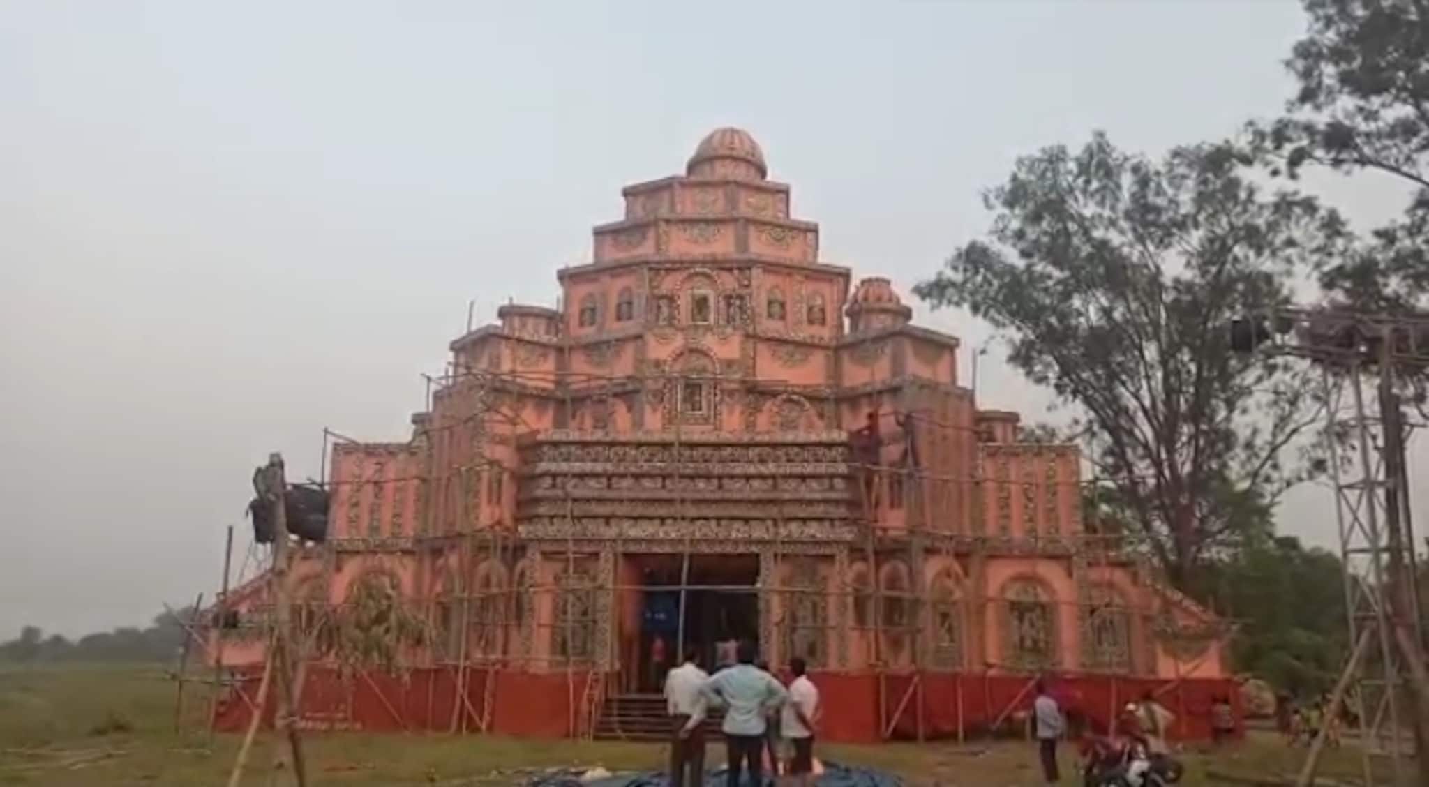 Bangla video: কাঁচ ও কাগজ দিয়ে কল্পনার মণ্ডপ ! ভিতরে ৩০ ফুটের কালী মূর্তি !