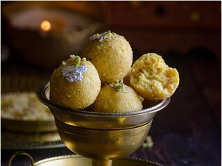 লাড্ডু বাদ দিয়ে কীসের দীপাবলি? রইল তিন রকমের স্বাস্থ্যকর ও সুস্বাদু লাড্ডুর রেসিপি! লাড্ডু বাদ দিয়ে কীসের দীপাবলি? রইল তিন রকমের স্বাস্থ্যকর ও সুস্বাদু লাড্ডুর রেসিপি!