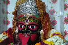 বাগডোলার মা দারুমূর্তি, বিসর্জনের সময় বেঁধে রাখা হয় শিকল দিয়ে বাগডোলার মা দারুমূর্তি, বিসর্জনের সময় বেঁধে রাখা হয় শিকল দিয়ে