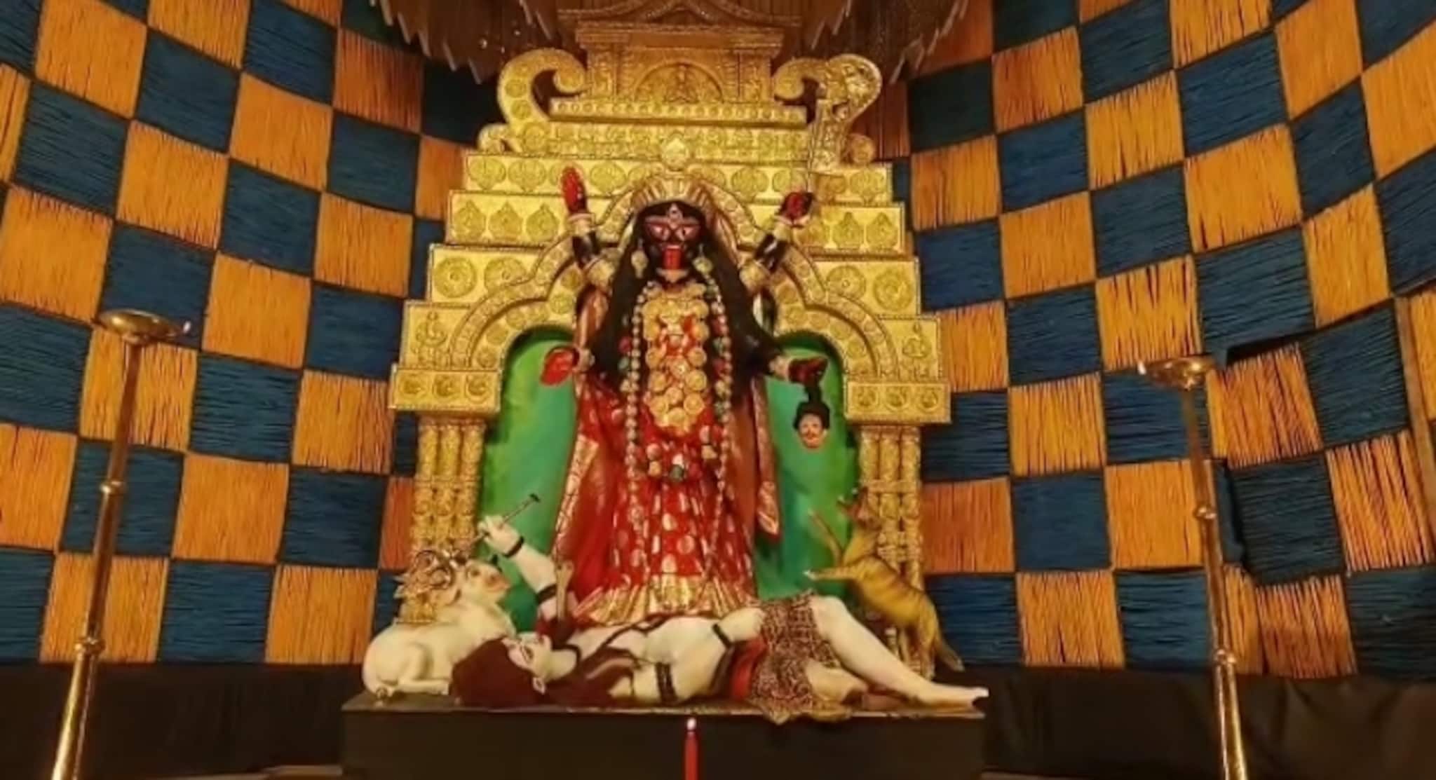 Kali Puja 2021: কল্যানেশ্বরী মন্দিরের মানুষের ভিড়, পুজো দেখতে প্যান্ডেলগুলিতে ঢল মানুষের