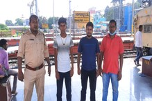 সোশ্যাল মিডিয়ায় প্রতারণার ফাঁদ! ভাগলপুর থেকে উদ্ধার জয়নগরের নাবালক সোশ্যাল মিডিয়ায় প্রতারণার ফাঁদ! ভাগলপুর থেকে উদ্ধার জয়নগরের নাবালক