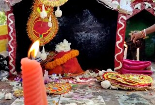 কালীপুজোর থেকেও অষ্টমঙ্গলায় যেখানে বেশি ধুমধাম তার নাম দক্ষিণা কালী