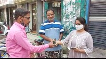 সততার নজির টোটো চালকের, হাড়িয়ে যাওয়া মোবাইল ফেরত দিলেন তিনি সততার নজির টোটো চালকের, হাড়িয়ে যাওয়া মোবাইল ফেরত দিলেন তিনি