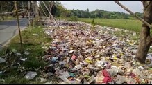 ছট পুজোর আগে আবর্জনা পরিষ্কার না হওয়ায় ক্ষোভ ছট পুজোর আগে আবর্জনা পরিষ্কার না হওয়ায় ক্ষোভ