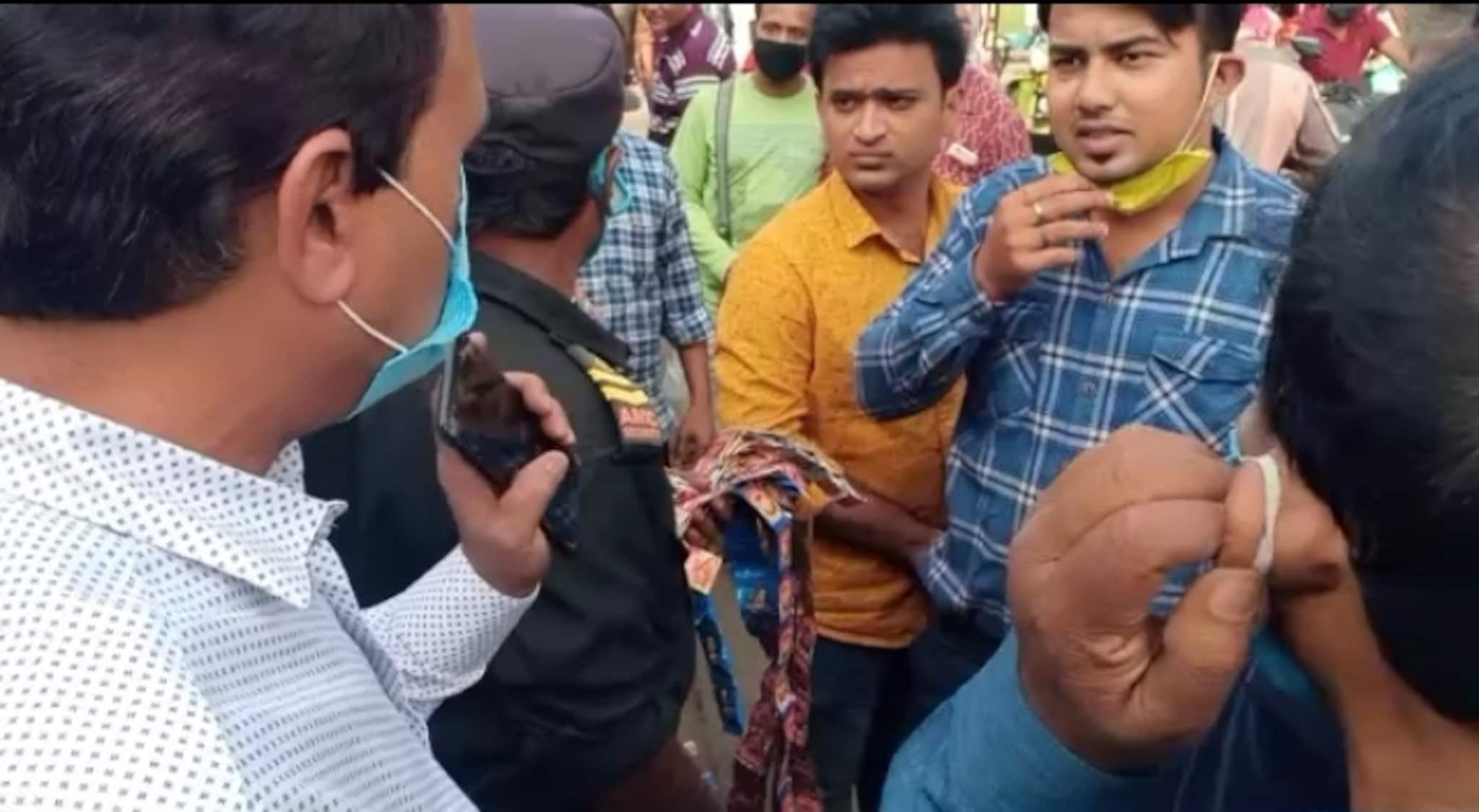 West Bardhaman News|| ফুটপাত দখল করে ব্যবসা সম্প্রসারণ, গুটকার বিরুদ্ধে অভিযানে পুরসভা