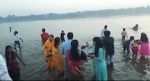 ছট পুজো উপলক্ষ্য উপছে পড়া ভিড় সদরঘাটে, কড়া নজরদারি জেলা পুলিশের ছট পুজো উপলক্ষ্য উপছে পড়া ভিড় সদরঘাটে, কড়া নজরদারি জেলা পুলিশের