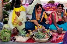 ছটপুজো উপলক্ষে হাওড়ার বিভিন্ন গঙ্গার ঘাটগুলিতে উবচে পড়া ভিড় ব্রতীদের