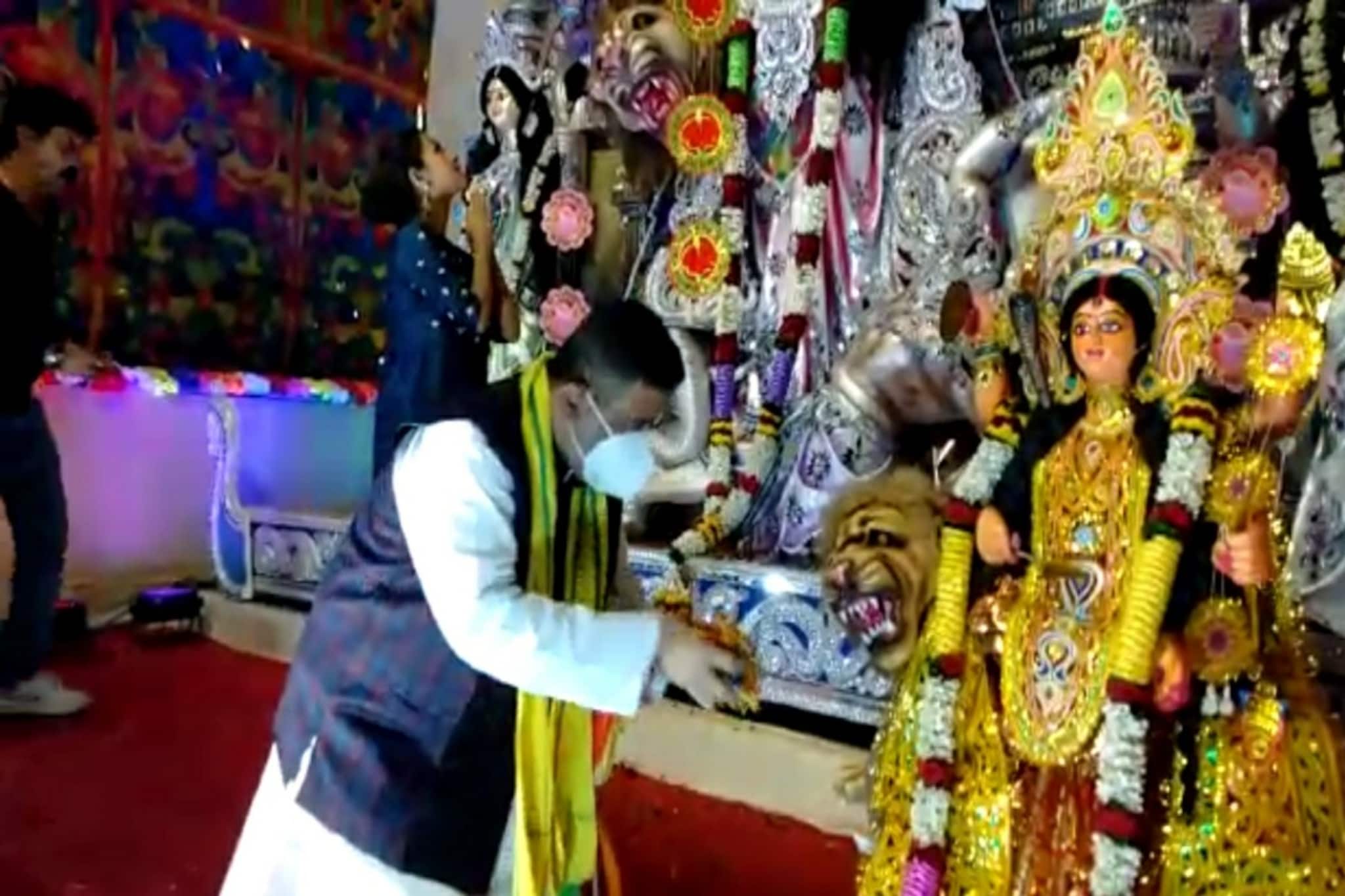 নন্দকুমারের জগদ্ধাত্রী পুজোর উদ্বোধনী অনুষ্ঠানে শুভেন্দু অধিকারী 