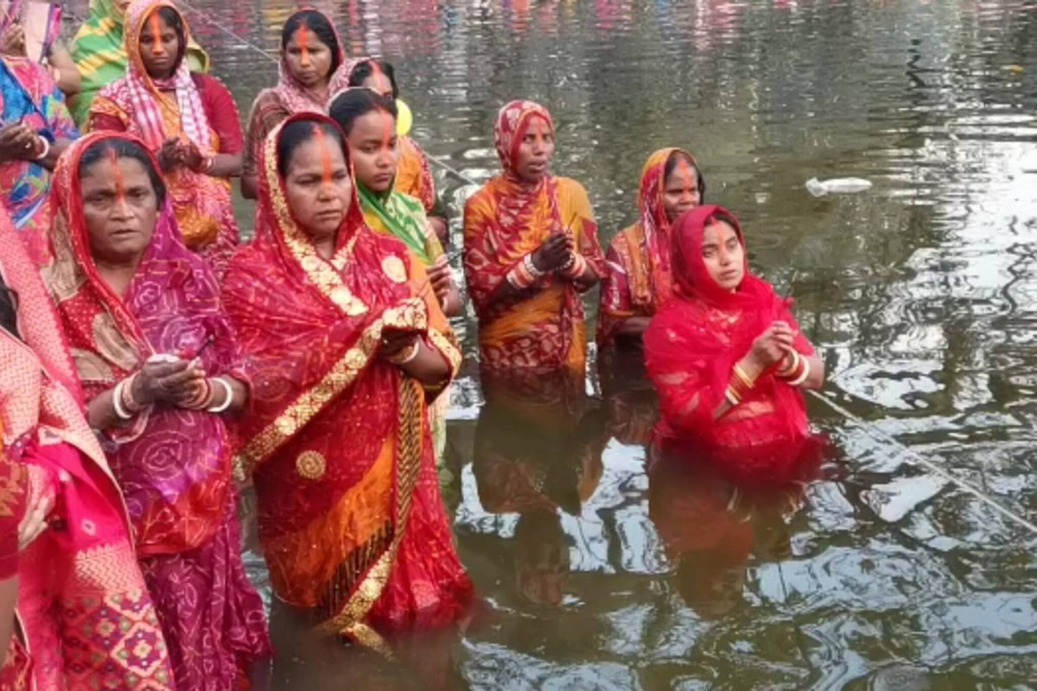 বীরভূমের বিভিন্ন এলাকায় শুরু ছট পুজো, দেখুন...