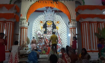 শান্তিপুরের ঐতিহ্যবাহী পীরেরহাট বারোয়ারির জগদ্ধাত্রী পূজা 