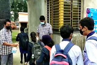 জেলার স্কুল গুলিতে প্রবেশের আগে চলছে শারীরিক পরীক্ষা