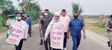 ব্রিজ তৈরির দাবিতে একলা পদযাত্রা প্রদেশ কংগ্রেস সভাপতি অধীর চৌধুরীর ব্রিজ তৈরির দাবিতে একলা পদযাত্রা প্রদেশ কংগ্রেস সভাপতি অধীর চৌধুরীর