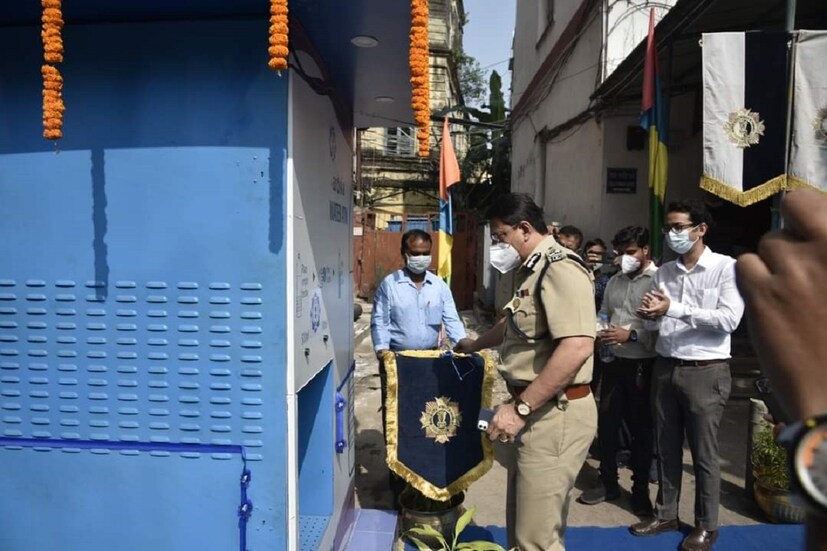 মঙ্গলবার জলের এটিএম উদ্বোধন হওয়ায় বেশিভাগ পুলিশ কর্মীর মতে জল কষ্টের মত সমস্যায় অনেকটাই লাগাম দেওয়া গেল। মঙ্গলবার পুলিশ কমিশনার সোমেন মিত্র এই জলের এটিএম-এর সূচনা করেন। শুধুই যে লালবাজারে (LalBazar) থাকা পুলিশ কর্মীদের সুবিধা হল তাই নয়, বিভিন্ন কাজে আসা ভিজিটর ও নানান কাজে আসা অন্য পুলিশ কর্মীদেরও সুবিধা হল এই ওয়াটার এটিএম  (Water ATM) এর সাহায্যে।