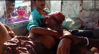 বাঘের আক্রমণে রক্তাক্ত লখাই নস্কর বাঘের আক্রমণে রক্তাক্ত লখাই নস্কর