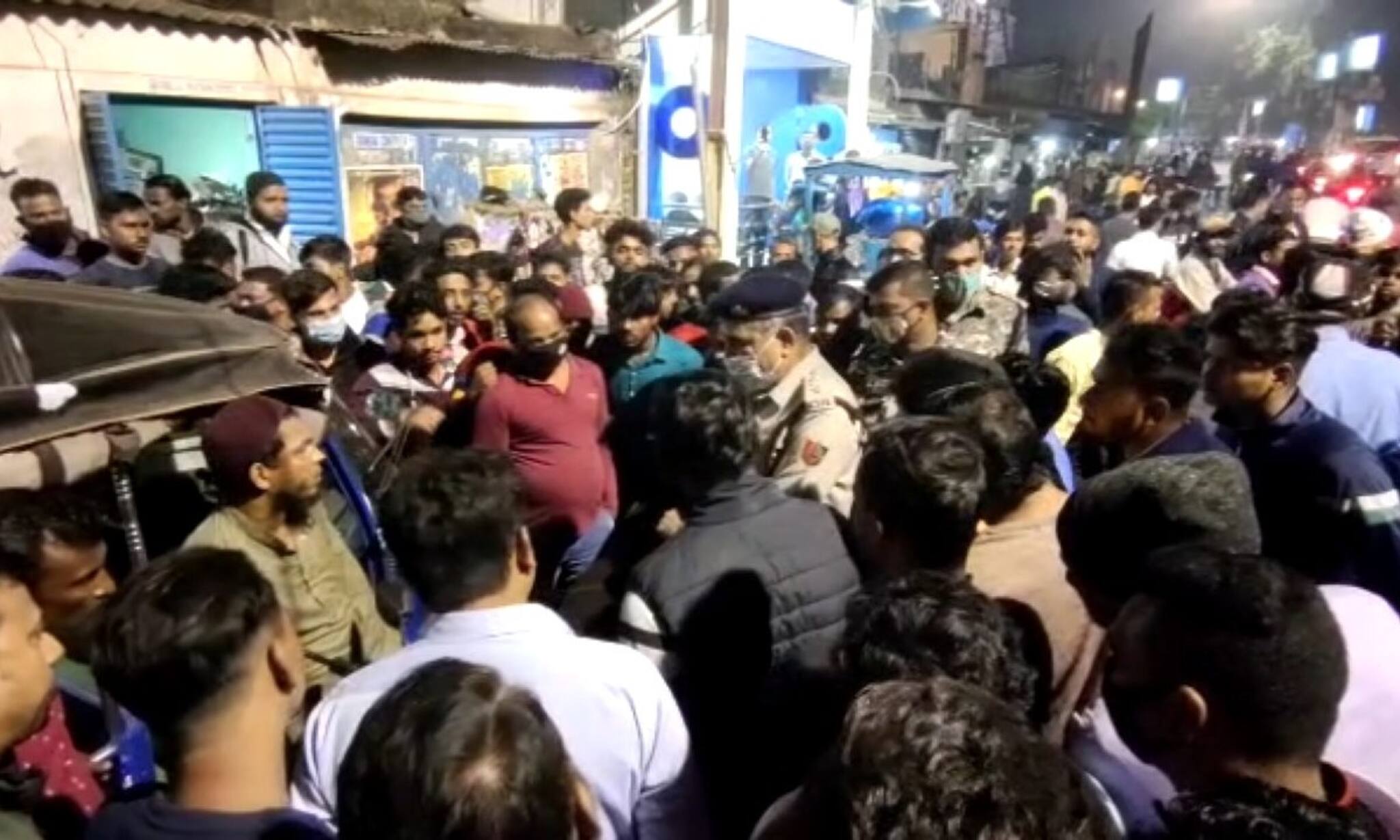 Kharagpur Accident: খড়গপুরের পুরাতন বাজারে ব্যাপক উত্তেজনা 