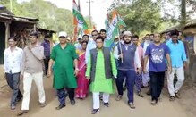 কৃষি আইন প্রত্যাহার করায় খড়গপুরে কৃষকদের নিয়ে মিছিল তৃণমূলের কৃষি আইন প্রত্যাহার করায় খড়গপুরে কৃষকদের নিয়ে মিছিল তৃণমূলের