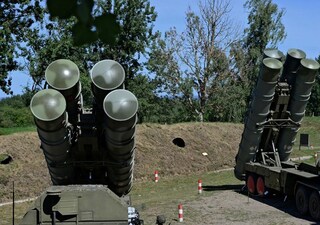 ভারতের আকাশ কী ভাবে সুরক্ষিত রাখবে রাশিয়ান এস- ৪০০ মিসাইল ডিফেন্স সিস্টেম? ভারতের আকাশ কী ভাবে সুরক্ষিত রাখবে রাশিয়ান এস- ৪০০ মিসাইল ডিফেন্স সিস্টেম?