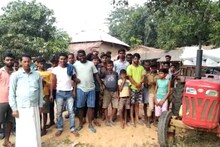 ট্রাক্টর ভর্তি রেশনের গম পাচার! হাতেনাতে ধরলেন গ্রামবাসীরা