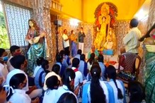স্কুল খোলার আনন্দে সোনারপুরে অকাল সরস্বতী পুজো স্কুল খোলার আনন্দে সোনারপুরে অকাল সরস্বতী পুজো