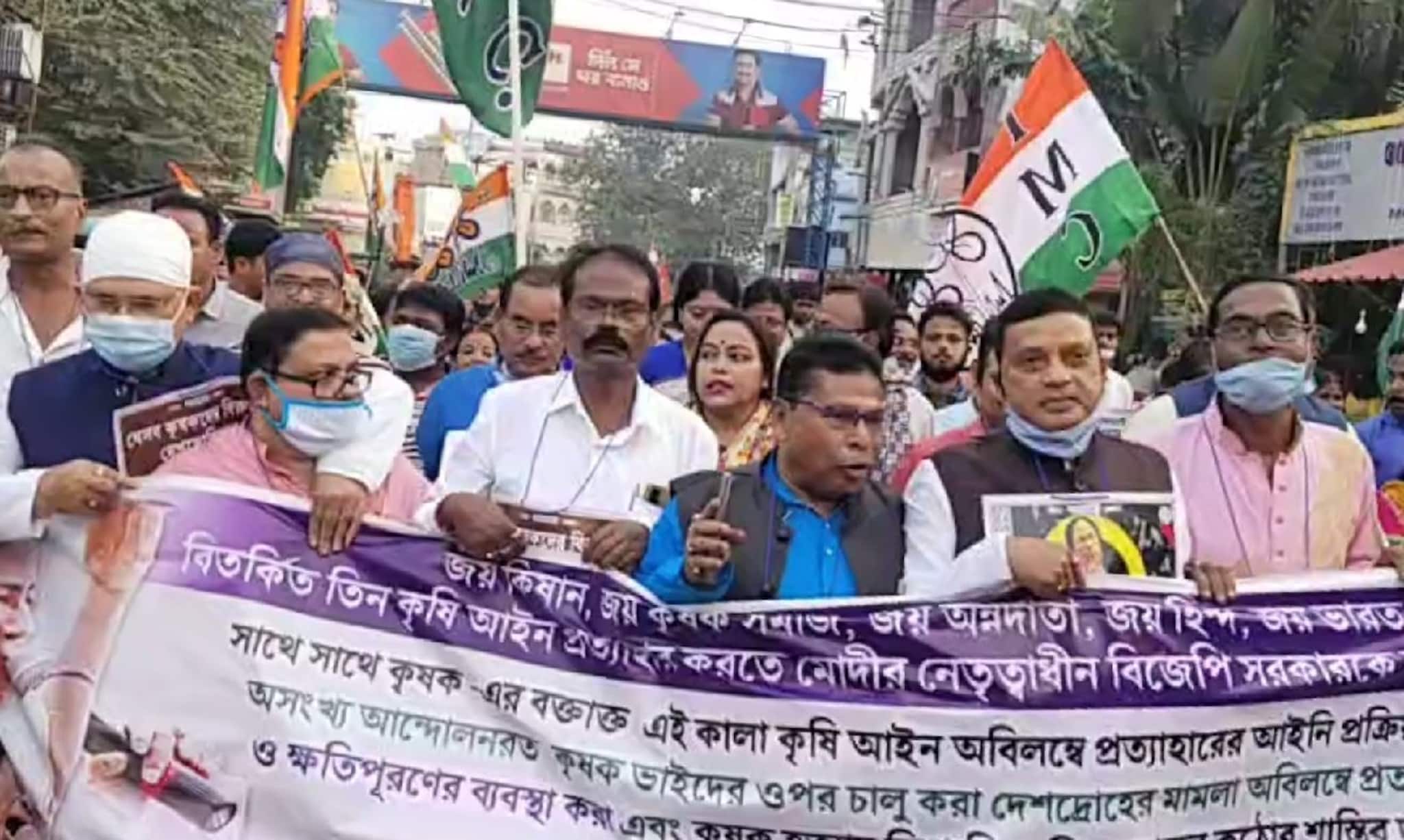 মেদিনীপুরের মহামিছিলে পা মেলালেন তৃণমূল বিধায়ক জেলা ও শহর নেতৃত্ব 