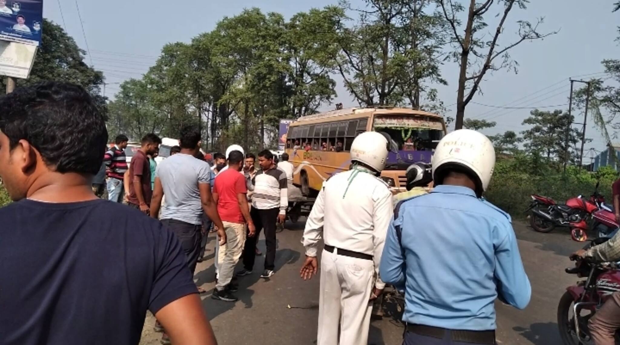 Bardhaman News: খেয়াল নেই মালিকদের! দুর্ঘটনায় মৃত মহিষ ! আহত দুই বাইক চালক