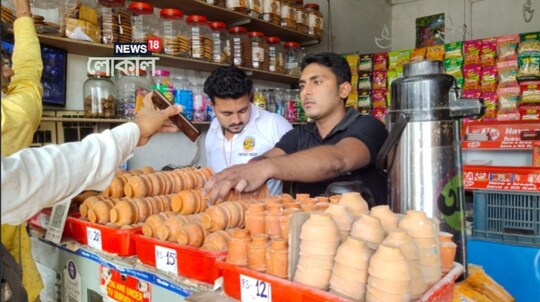 দু'নম্বর জাতীয় সড়কের পাশে চায়ের দোকান।