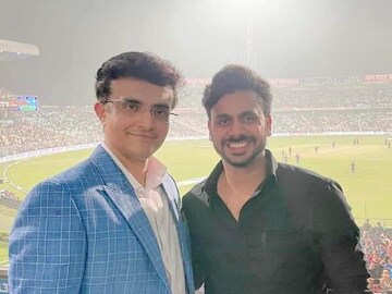 ইডেনে ভারত-নিউজিল্যান্ড ম্যাচের দিন সৌরভ গঙ্গোপাধ্যায়ের সঙ্গে মনোজ তিওয়ারি