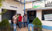 গড়বেতার নয়াবসত পঞ্চায়েত অফিসে চুরি, চুরি গেল কম্পিউটার, প্রজেক্টর সহ অন্যান্য সামগ্রী, সরকারী নথি তছনছ
