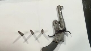 উদ্ধার হওয়া আগ্নেয়াস্ত্র ও কার্তুজ উদ্ধার হওয়া আগ্নেয়াস্ত্র ও কার্তুজ