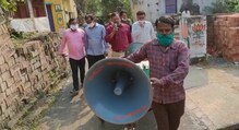 পূর্ব বর্ধমানে স্কুলছুটদের স্কুলে ফেরাতে মাইকিংয় করলেন প্রধান শিক্ষক পূর্ব বর্ধমানে স্কুলছুটদের স্কুলে ফেরাতে মাইকিংয় করলেন প্রধান শিক্ষক