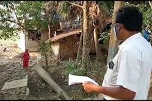 লকডাউনে স্কুলছুটদের স্কুলে ফেরাতে ডোমজুড়ে ছাত্রছাত্রীদের বাড়ি বাড়ি যাচ্ছেন শিক্ষকরা